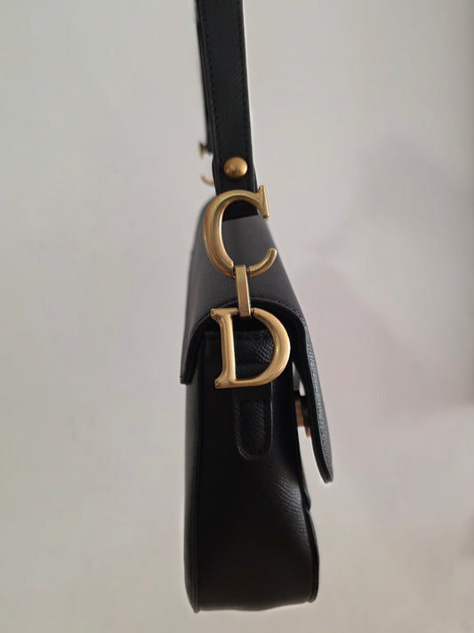 28CD zadeltas zwart leer met goud hardware